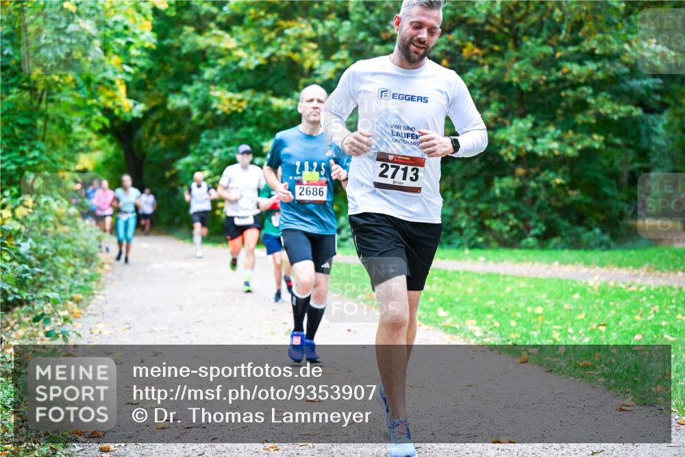 12.10.2025 - Bramfelder Halbmarathon 2025 Dr. Thomas Lammeyer http://msf.ph/oto/9353907 12.10.2025 10:48:35 Laufen 21, 25, 2686, 2713 meine-sportfotos.de