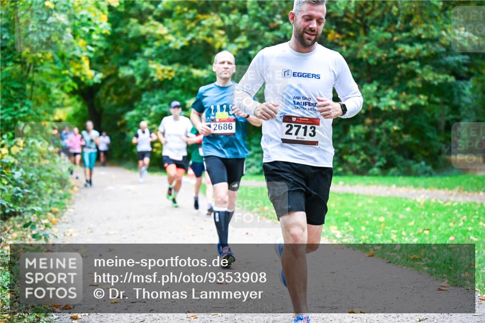 12.10.2025 - Bramfelder Halbmarathon 2025 Dr. Thomas Lammeyer http://msf.ph/oto/9353908 12.10.2025 10:48:35 Laufen 2686, 2713 meine-sportfotos.de