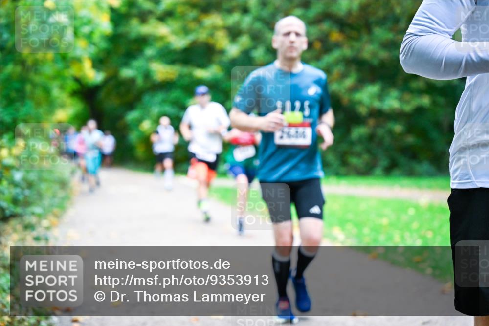12.10.2025 - Bramfelder Halbmarathon 2025 Dr. Thomas Lammeyer http://msf.ph/oto/9353913 12.10.2025 10:48:36 Laufen 2636 meine-sportfotos.de