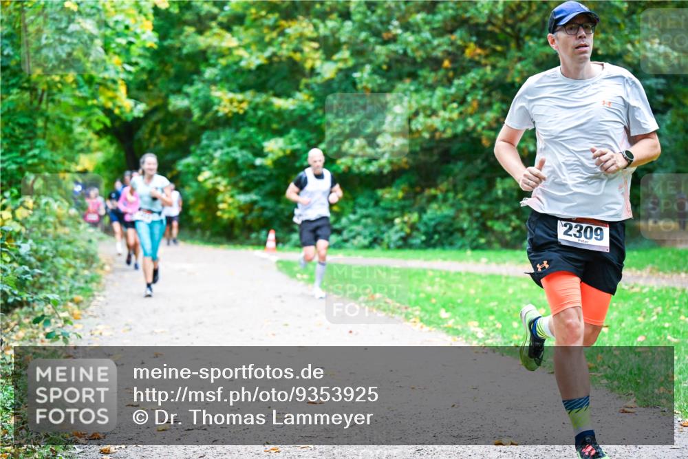 12.10.2025 - Bramfelder Halbmarathon 2025 Dr. Thomas Lammeyer http://msf.ph/oto/9353925 12.10.2025 10:48:38 Laufen 2309 meine-sportfotos.de
