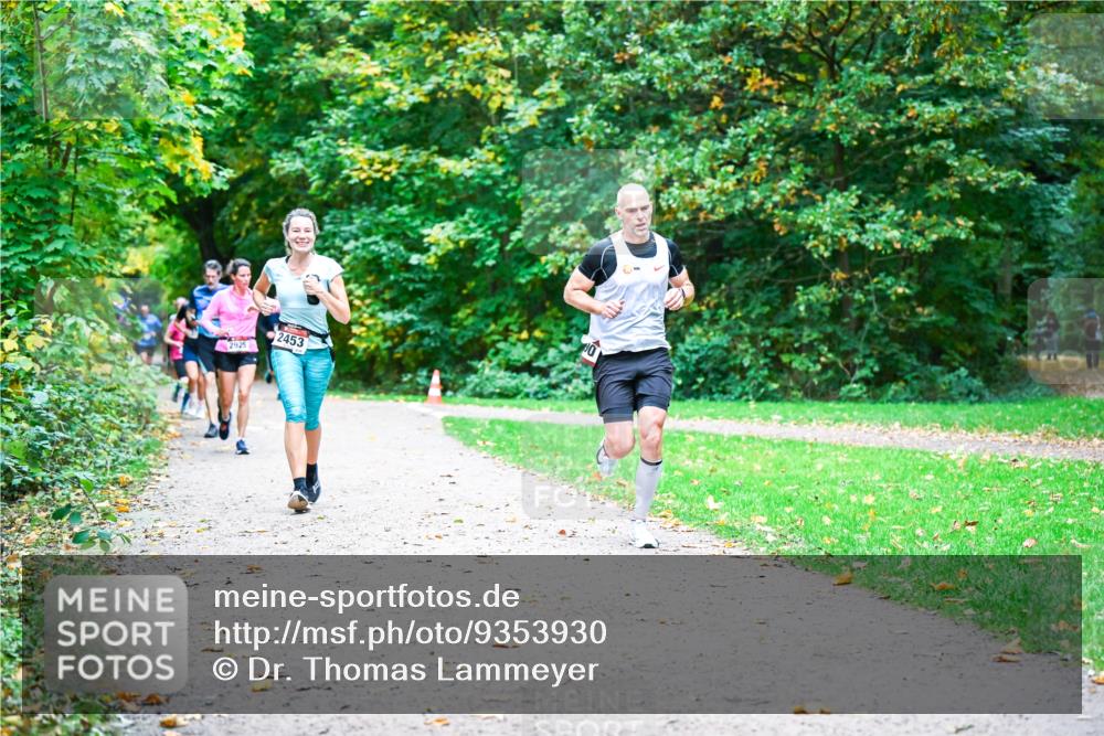 12.10.2025 - Bramfelder Halbmarathon 2025 Dr. Thomas Lammeyer http://msf.ph/oto/9353930 12.10.2025 10:48:40 Laufen 2925, 2453 meine-sportfotos.de