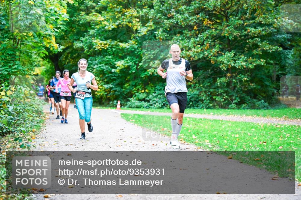 12.10.2025 - Bramfelder Halbmarathon 2025 Dr. Thomas Lammeyer http://msf.ph/oto/9353931 12.10.2025 10:48:40 Laufen 2925, 2453 meine-sportfotos.de