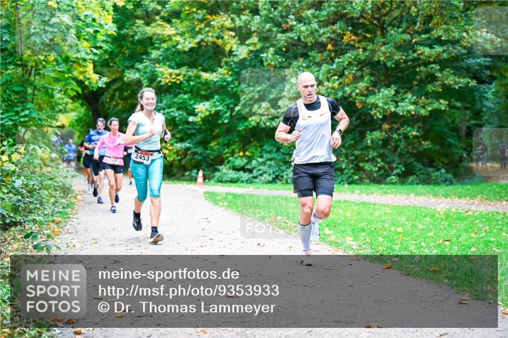12.10.2025 - Bramfelder Halbmarathon 2025 Dr. Thomas Lammeyer http://msf.ph/oto/9353933 12.10.2025 10:48:40 Laufen 2453 meine-sportfotos.de