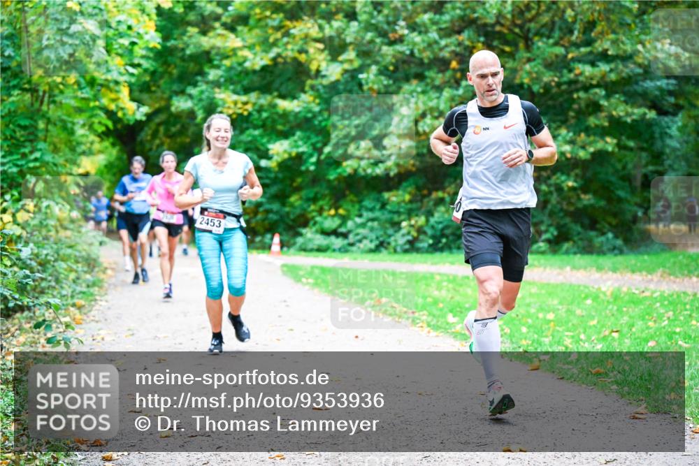 12.10.2025 - Bramfelder Halbmarathon 2025 Dr. Thomas Lammeyer http://msf.ph/oto/9353936 12.10.2025 10:48:41 Laufen 2453 meine-sportfotos.de
