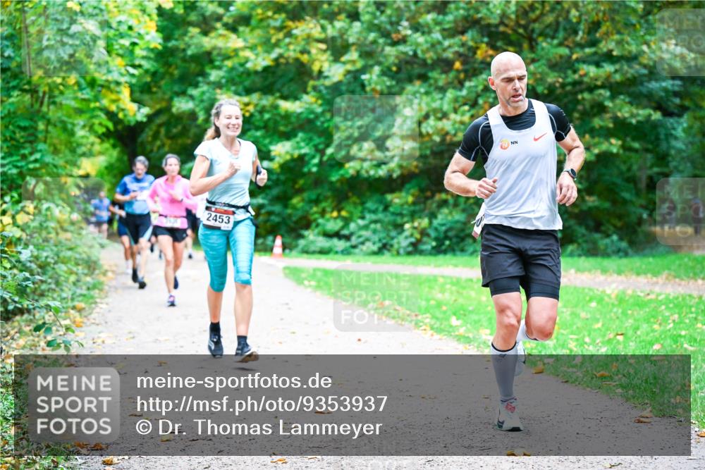 12.10.2025 - Bramfelder Halbmarathon 2025 Dr. Thomas Lammeyer http://msf.ph/oto/9353937 12.10.2025 10:48:41 Laufen 2453 meine-sportfotos.de