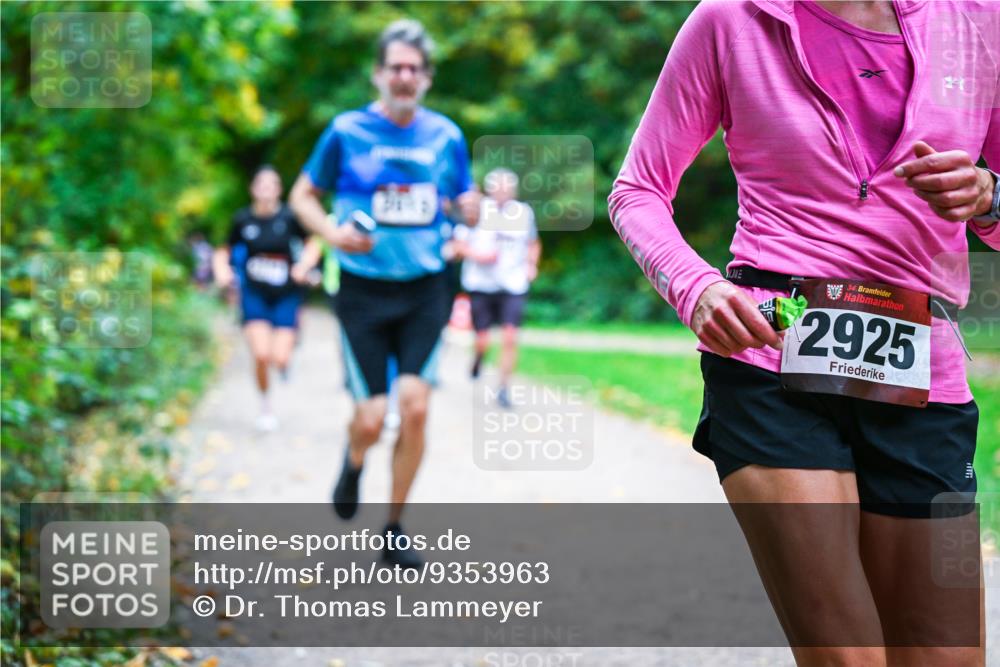 12.10.2025 - Bramfelder Halbmarathon 2025 Dr. Thomas Lammeyer http://msf.ph/oto/9353963 12.10.2025 10:48:45 Laufen 34, 2925 meine-sportfotos.de