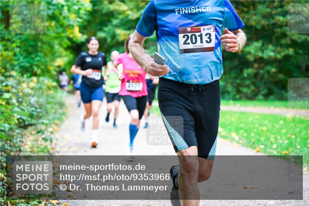 12.10.2025 - Bramfelder Halbmarathon 2025 Dr. Thomas Lammeyer http://msf.ph/oto/9353966 12.10.2025 10:48:46 Laufen 2177, 34, 162, 2013 meine-sportfotos.de