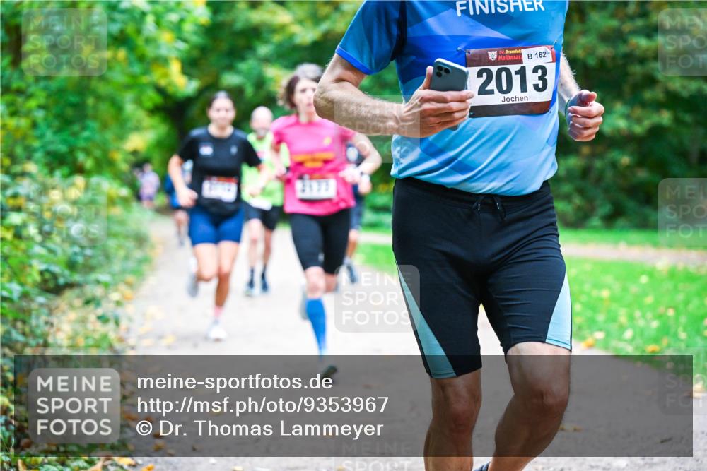 12.10.2025 - Bramfelder Halbmarathon 2025 Dr. Thomas Lammeyer http://msf.ph/oto/9353967 12.10.2025 10:48:46 Laufen 34, 162, 2013 meine-sportfotos.de