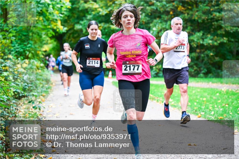 12.10.2025 - Bramfelder Halbmarathon 2025 Dr. Thomas Lammeyer http://msf.ph/oto/9353971 12.10.2025 10:48:47 Laufen 2114, 2773, 34, 2177 meine-sportfotos.de