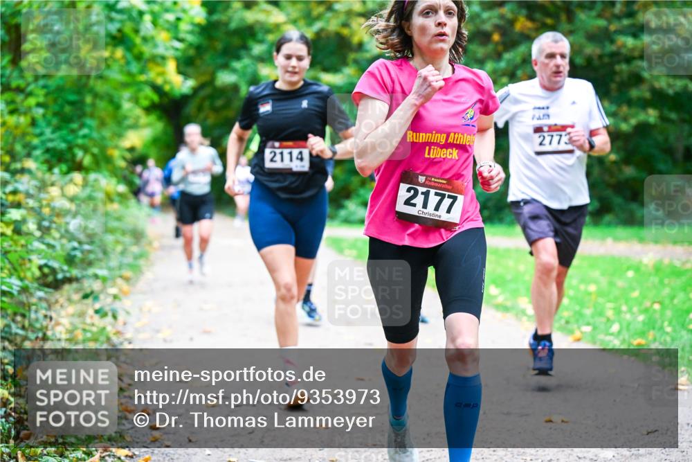 12.10.2025 - Bramfelder Halbmarathon 2025 Dr. Thomas Lammeyer http://msf.ph/oto/9353973 12.10.2025 10:48:47 Laufen 2114, 34, 2177, 2773 meine-sportfotos.de