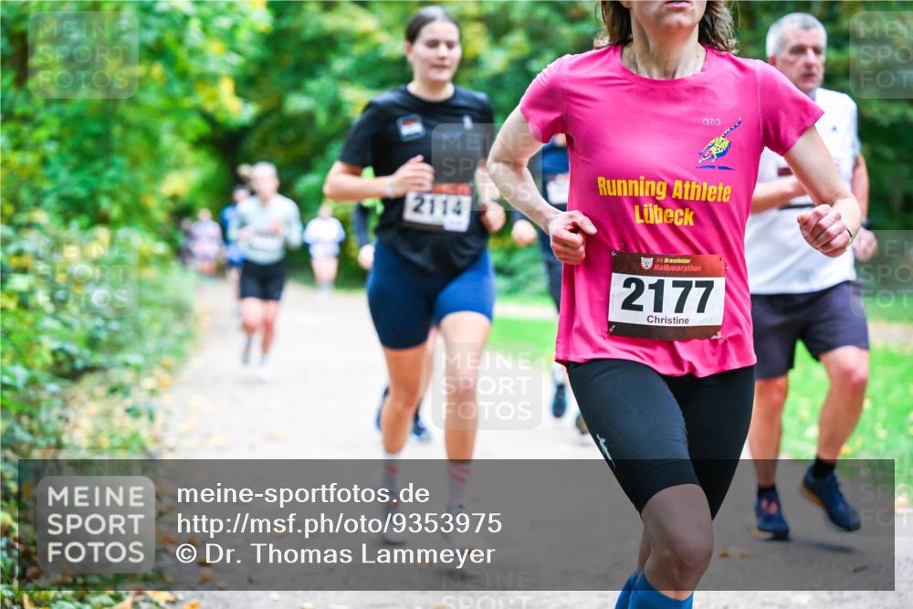 12.10.2025 - Bramfelder Halbmarathon 2025 Dr. Thomas Lammeyer http://msf.ph/oto/9353975 12.10.2025 10:48:48 Laufen 2114, 34, 2177 meine-sportfotos.de