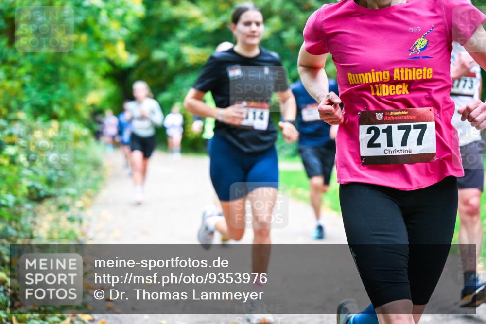 12.10.2025 - Bramfelder Halbmarathon 2025 Dr. Thomas Lammeyer http://msf.ph/oto/9353976 12.10.2025 10:48:48 Laufen 34, 2177, 1773 meine-sportfotos.de
