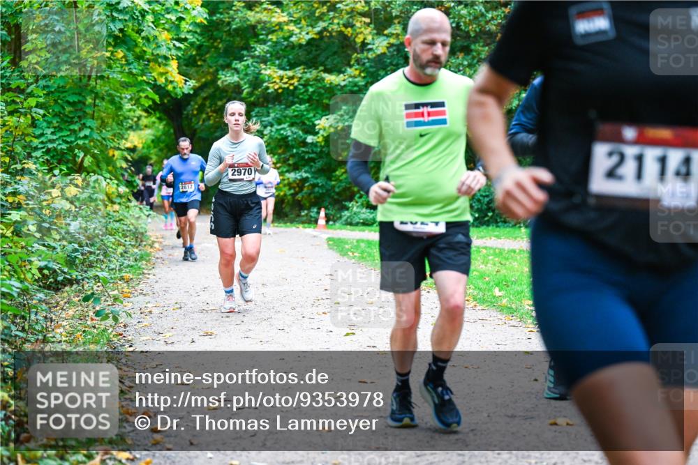12.10.2025 - Bramfelder Halbmarathon 2025 Dr. Thomas Lammeyer http://msf.ph/oto/9353978 12.10.2025 10:48:49 Laufen 2812, 2970, 2114 meine-sportfotos.de