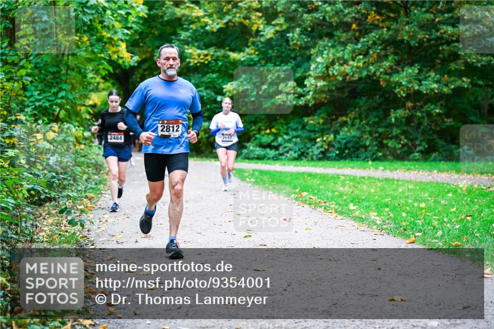 12.10.2025 - Bramfelder Halbmarathon 2025 Dr. Thomas Lammeyer http://msf.ph/oto/9354001 12.10.2025 10:48:53 Laufen 2812, 2484 meine-sportfotos.de