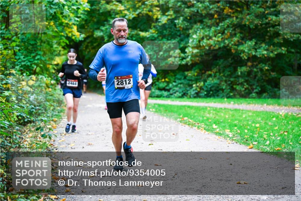 12.10.2025 - Bramfelder Halbmarathon 2025 Dr. Thomas Lammeyer http://msf.ph/oto/9354005 12.10.2025 10:48:53 Laufen 2484, 2812, 9 meine-sportfotos.de