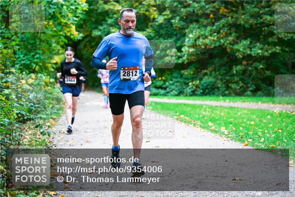 12.10.2025 - Bramfelder Halbmarathon 2025 Dr. Thomas Lammeyer http://msf.ph/oto/9354006 12.10.2025 10:48:53 Laufen 2484, 2812, 9 meine-sportfotos.de