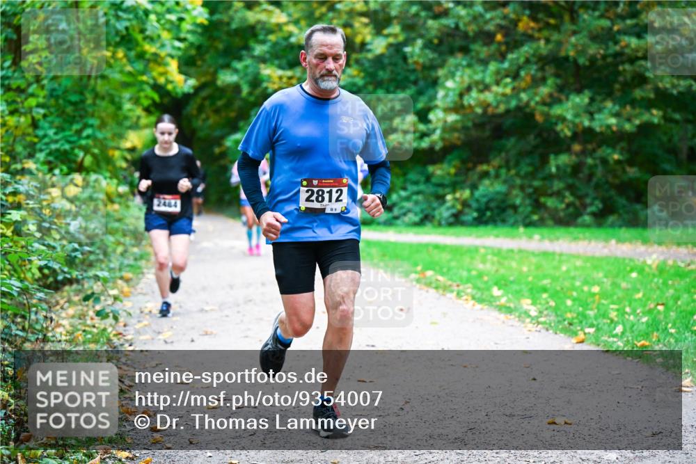 12.10.2025 - Bramfelder Halbmarathon 2025 Dr. Thomas Lammeyer http://msf.ph/oto/9354007 12.10.2025 10:48:53 Laufen 400, 2484, 2812, 9 meine-sportfotos.de