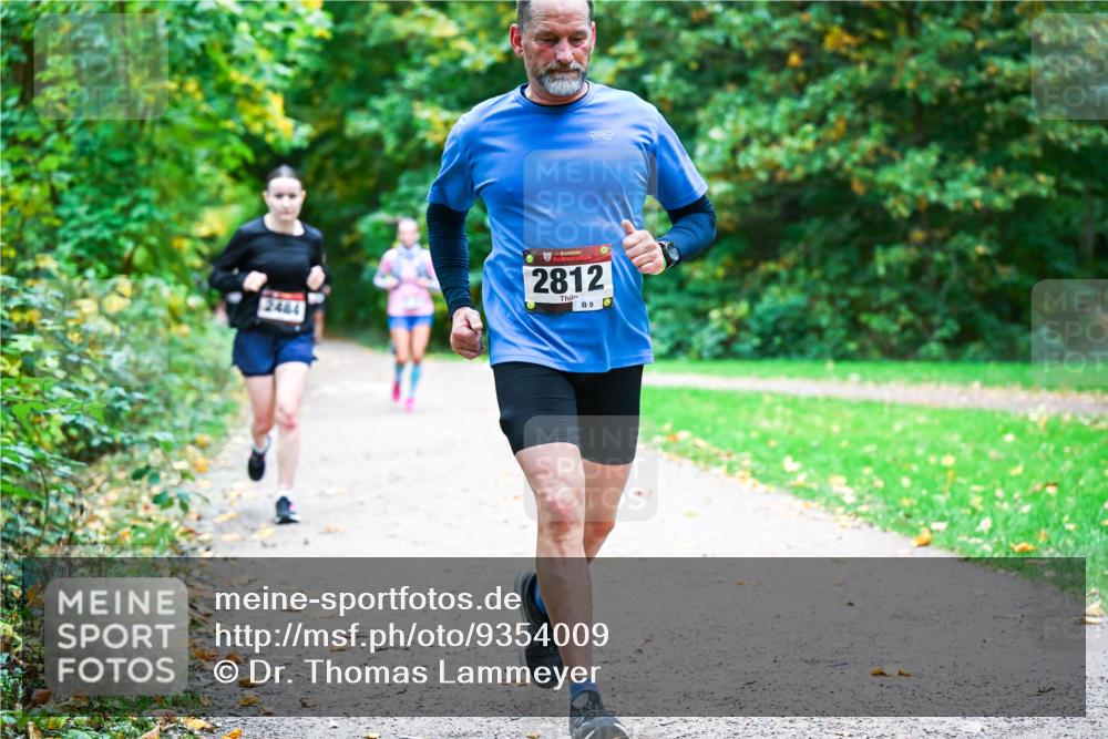 12.10.2025 - Bramfelder Halbmarathon 2025 Dr. Thomas Lammeyer http://msf.ph/oto/9354009 12.10.2025 10:48:54 Laufen 2464, 2812, 9 meine-sportfotos.de