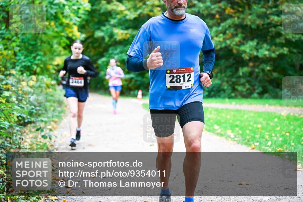 12.10.2025 - Bramfelder Halbmarathon 2025 Dr. Thomas Lammeyer http://msf.ph/oto/9354011 12.10.2025 10:48:54 Laufen 2464, 34, 2812, 9 meine-sportfotos.de