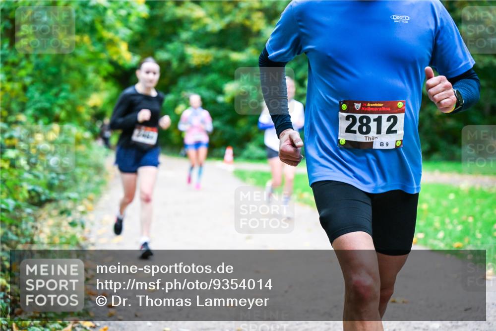 12.10.2025 - Bramfelder Halbmarathon 2025 Dr. Thomas Lammeyer http://msf.ph/oto/9354014 12.10.2025 10:48:54 Laufen 34, 2812, 9 meine-sportfotos.de