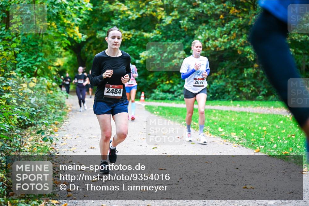 12.10.2025 - Bramfelder Halbmarathon 2025 Dr. Thomas Lammeyer http://msf.ph/oto/9354016 12.10.2025 10:48:55 Laufen 2484, 2697 meine-sportfotos.de