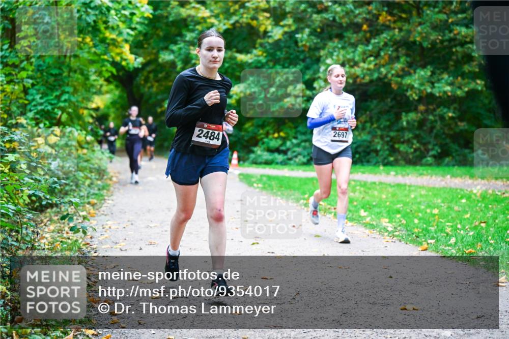 12.10.2025 - Bramfelder Halbmarathon 2025 Dr. Thomas Lammeyer http://msf.ph/oto/9354017 12.10.2025 10:48:55 Laufen 2484, 2697 meine-sportfotos.de