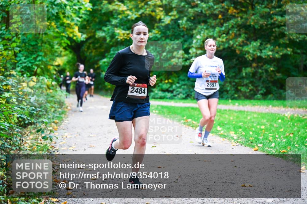 12.10.2025 - Bramfelder Halbmarathon 2025 Dr. Thomas Lammeyer http://msf.ph/oto/9354018 12.10.2025 10:48:55 Laufen 2484, 2697 meine-sportfotos.de
