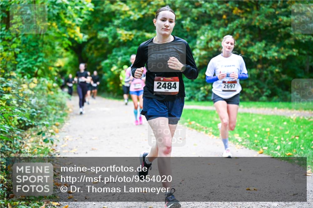 12.10.2025 - Bramfelder Halbmarathon 2025 Dr. Thomas Lammeyer http://msf.ph/oto/9354020 12.10.2025 10:48:55 Laufen 2484, 2697 meine-sportfotos.de