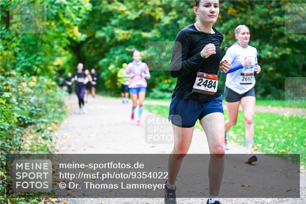 12.10.2025 - Bramfelder Halbmarathon 2025 Dr. Thomas Lammeyer http://msf.ph/oto/9354022 12.10.2025 10:48:56 Laufen 2484, 2697 meine-sportfotos.de