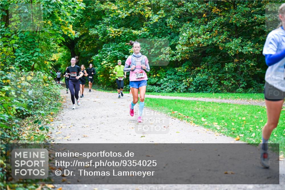 12.10.2025 - Bramfelder Halbmarathon 2025 Dr. Thomas Lammeyer http://msf.ph/oto/9354025 12.10.2025 10:48:56 Laufen 2795, 2433, 2581 meine-sportfotos.de