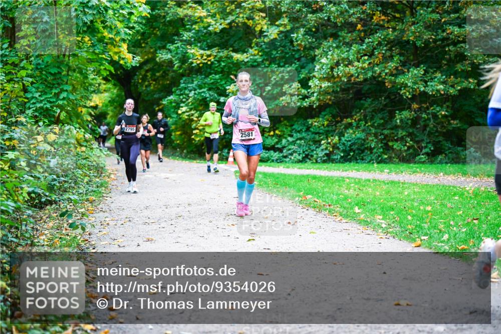 12.10.2025 - Bramfelder Halbmarathon 2025 Dr. Thomas Lammeyer http://msf.ph/oto/9354026 12.10.2025 10:48:56 Laufen 2795, 2581 meine-sportfotos.de