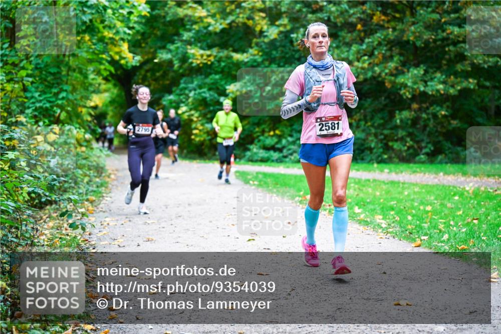 12.10.2025 - Bramfelder Halbmarathon 2025 Dr. Thomas Lammeyer http://msf.ph/oto/9354039 12.10.2025 10:48:58 Laufen 2795, 2581 meine-sportfotos.de