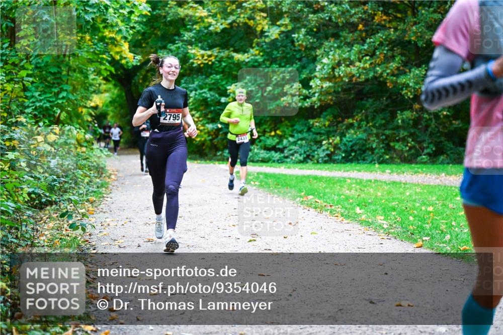 12.10.2025 - Bramfelder Halbmarathon 2025 Dr. Thomas Lammeyer http://msf.ph/oto/9354046 12.10.2025 10:48:59 Laufen 2795, 2433 meine-sportfotos.de