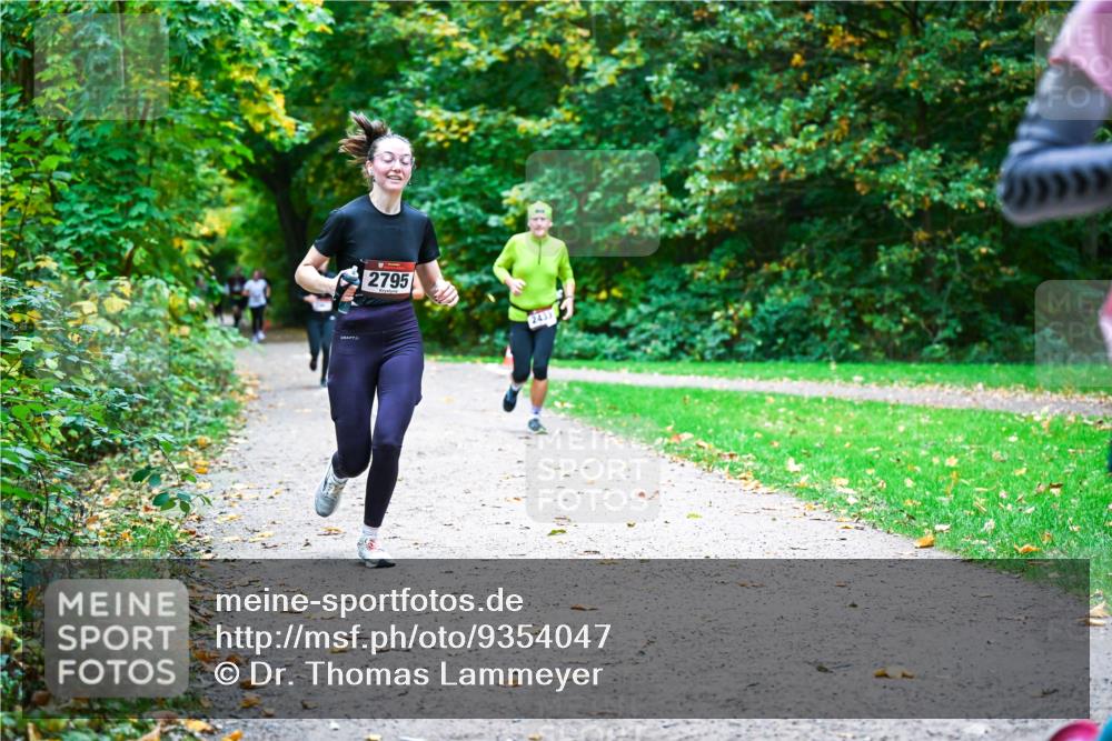 12.10.2025 - Bramfelder Halbmarathon 2025 Dr. Thomas Lammeyer http://msf.ph/oto/9354047 12.10.2025 10:49:00 Laufen 2795, 2433 meine-sportfotos.de