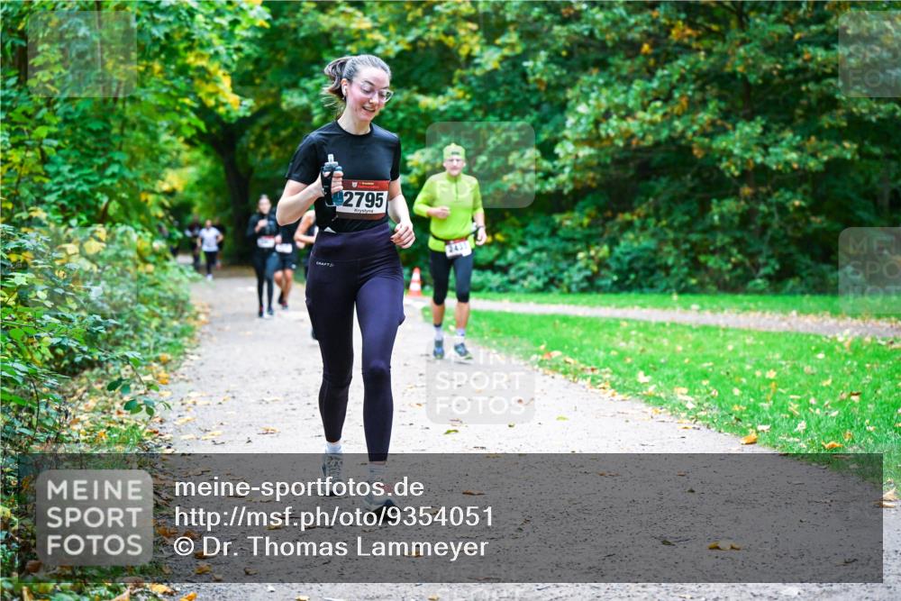 12.10.2025 - Bramfelder Halbmarathon 2025 Dr. Thomas Lammeyer http://msf.ph/oto/9354051 12.10.2025 10:49:00 Laufen 2795, 2433 meine-sportfotos.de