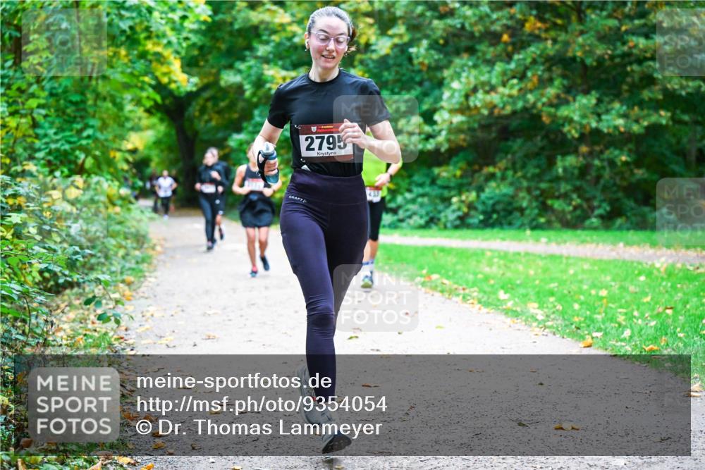 12.10.2025 - Bramfelder Halbmarathon 2025 Dr. Thomas Lammeyer http://msf.ph/oto/9354054 12.10.2025 10:49:01 Laufen 2795 meine-sportfotos.de