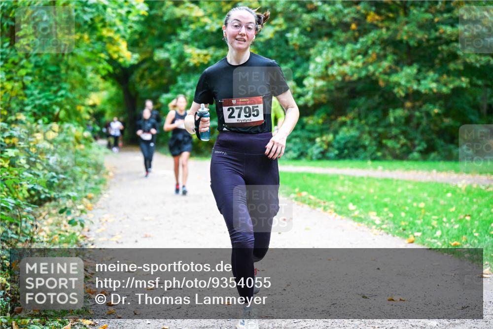 12.10.2025 - Bramfelder Halbmarathon 2025 Dr. Thomas Lammeyer http://msf.ph/oto/9354055 12.10.2025 10:49:01 Laufen 34, 2795 meine-sportfotos.de