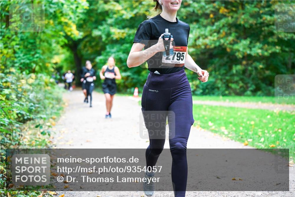 12.10.2025 - Bramfelder Halbmarathon 2025 Dr. Thomas Lammeyer http://msf.ph/oto/9354057 12.10.2025 10:49:01 Laufen 34, 795 meine-sportfotos.de