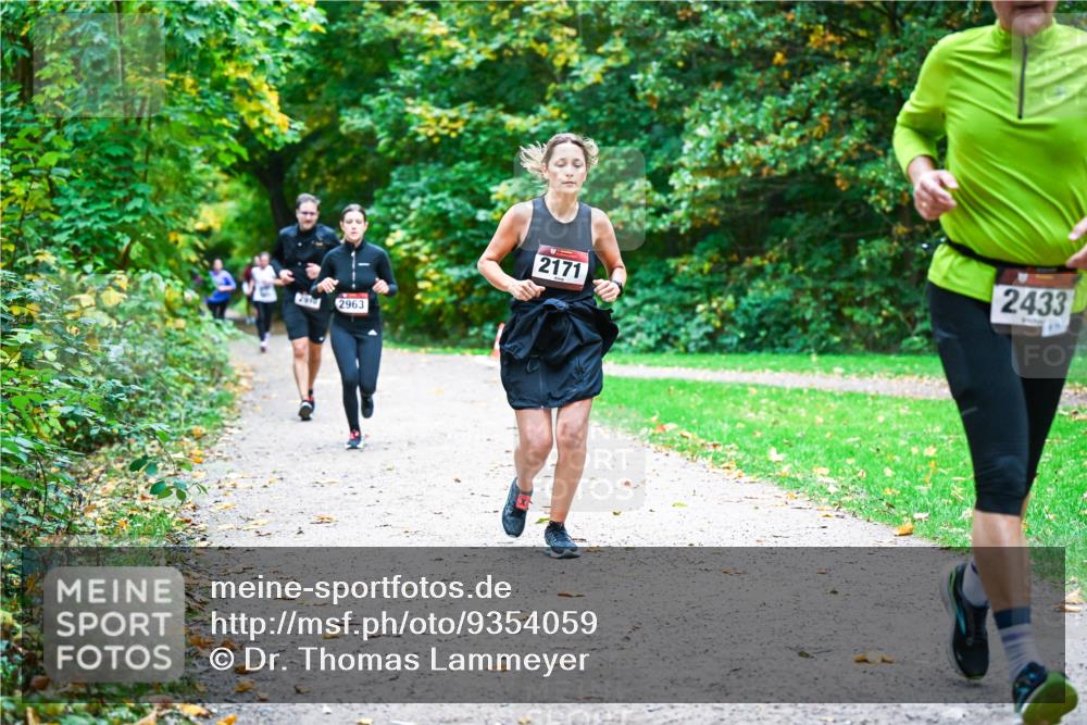 12.10.2025 - Bramfelder Halbmarathon 2025 Dr. Thomas Lammeyer http://msf.ph/oto/9354059 12.10.2025 10:49:04 Laufen 2963, 2171, 2433 meine-sportfotos.de