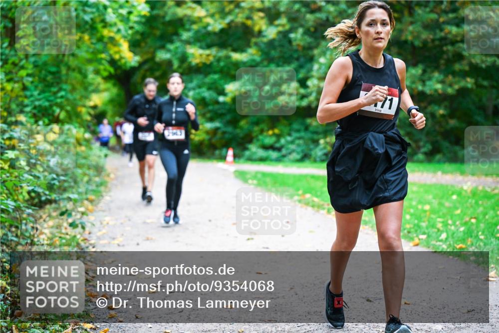 12.10.2025 - Bramfelder Halbmarathon 2025 Dr. Thomas Lammeyer http://msf.ph/oto/9354068 12.10.2025 10:49:05 Laufen 71 meine-sportfotos.de