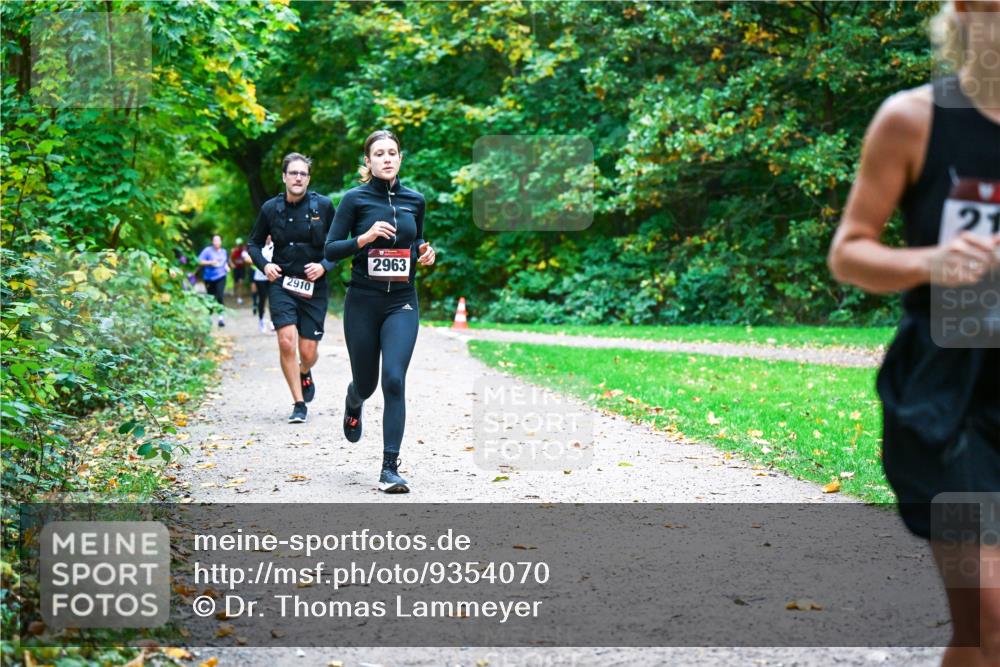 12.10.2025 - Bramfelder Halbmarathon 2025 Dr. Thomas Lammeyer http://msf.ph/oto/9354070 12.10.2025 10:49:05 Laufen 2910, 2963, 21 meine-sportfotos.de