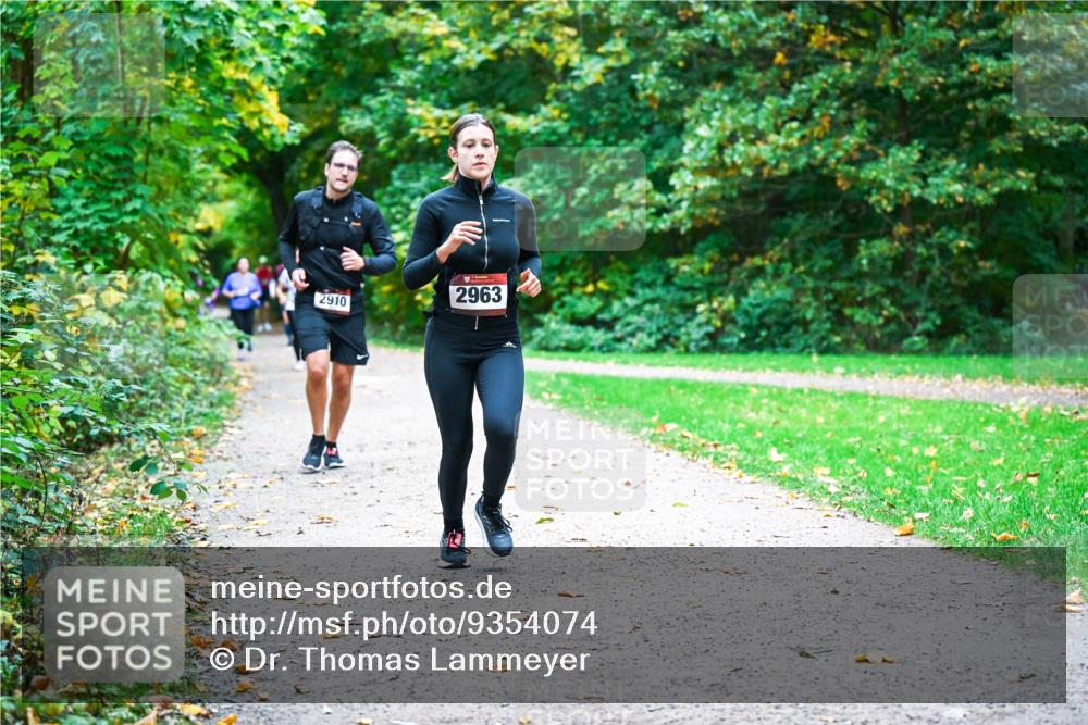 12.10.2025 - Bramfelder Halbmarathon 2025 Dr. Thomas Lammeyer http://msf.ph/oto/9354074 12.10.2025 10:49:06 Laufen 2963, 2910 meine-sportfotos.de