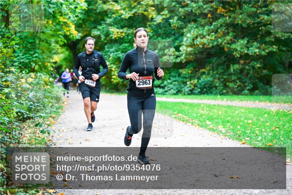 12.10.2025 - Bramfelder Halbmarathon 2025 Dr. Thomas Lammeyer http://msf.ph/oto/9354076 12.10.2025 10:49:06 Laufen 2910, 2963 meine-sportfotos.de