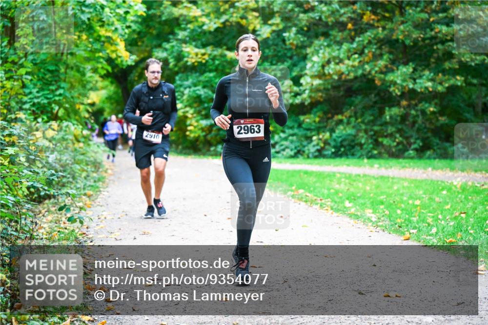 12.10.2025 - Bramfelder Halbmarathon 2025 Dr. Thomas Lammeyer http://msf.ph/oto/9354077 12.10.2025 10:49:06 Laufen 2910, 2963 meine-sportfotos.de