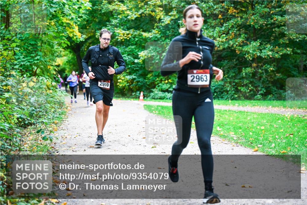 12.10.2025 - Bramfelder Halbmarathon 2025 Dr. Thomas Lammeyer http://msf.ph/oto/9354079 12.10.2025 10:49:07 Laufen 2963, 2910 meine-sportfotos.de