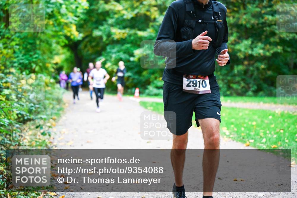 12.10.2025 - Bramfelder Halbmarathon 2025 Dr. Thomas Lammeyer http://msf.ph/oto/9354088 12.10.2025 10:49:09 Laufen 2910 meine-sportfotos.de