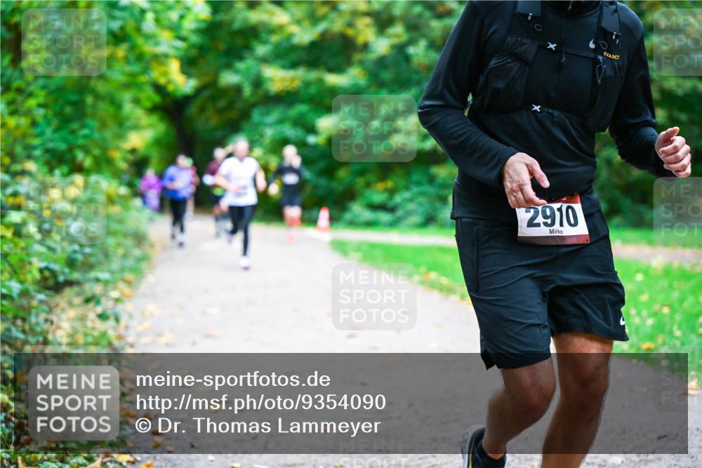 12.10.2025 - Bramfelder Halbmarathon 2025 Dr. Thomas Lammeyer http://msf.ph/oto/9354090 12.10.2025 10:49:09 Laufen 2910 meine-sportfotos.de