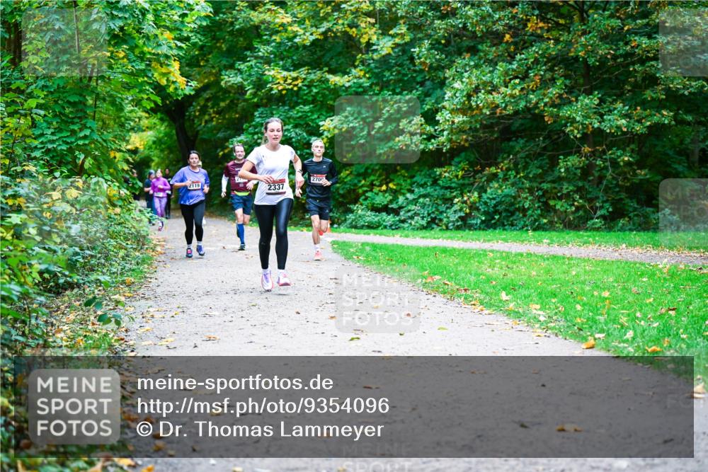 12.10.2025 - Bramfelder Halbmarathon 2025 Dr. Thomas Lammeyer http://msf.ph/oto/9354096 12.10.2025 10:49:10 Laufen 2119, 2337, 2700 meine-sportfotos.de
