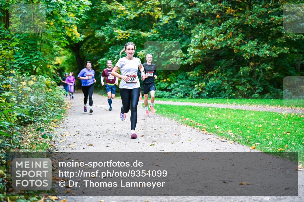 12.10.2025 - Bramfelder Halbmarathon 2025 Dr. Thomas Lammeyer http://msf.ph/oto/9354099 12.10.2025 10:49:11 Laufen 19, 2190, 337, 2700 meine-sportfotos.de