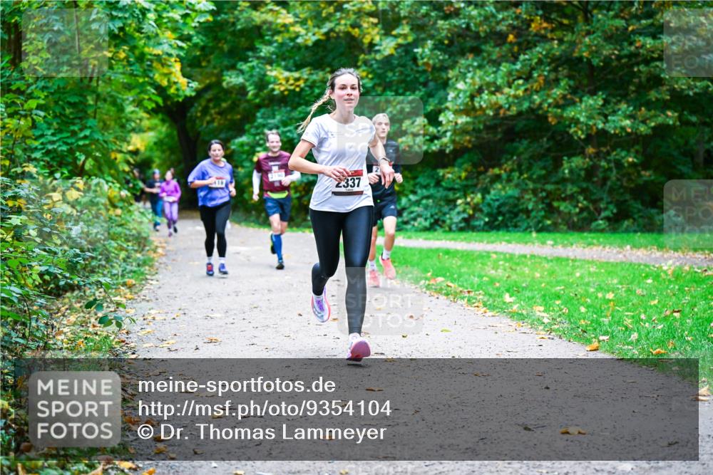 12.10.2025 - Bramfelder Halbmarathon 2025 Dr. Thomas Lammeyer http://msf.ph/oto/9354104 12.10.2025 10:49:12 Laufen 419, 82, 2337 meine-sportfotos.de